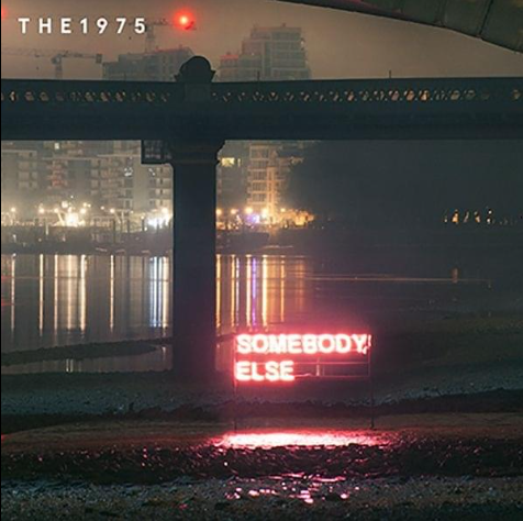 Makna Lagu Somebody – The 1975