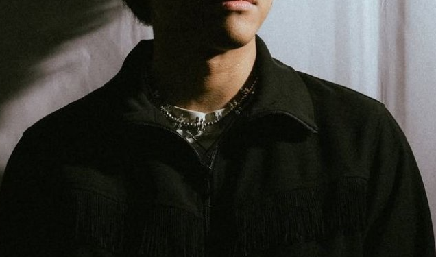 Review Makna Lagu Evaluasi: Menilai Cinta Sendiri