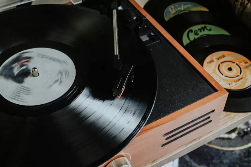 Album Vinyl Klasik Kini Kembali Menjadi Tren Anak Muda